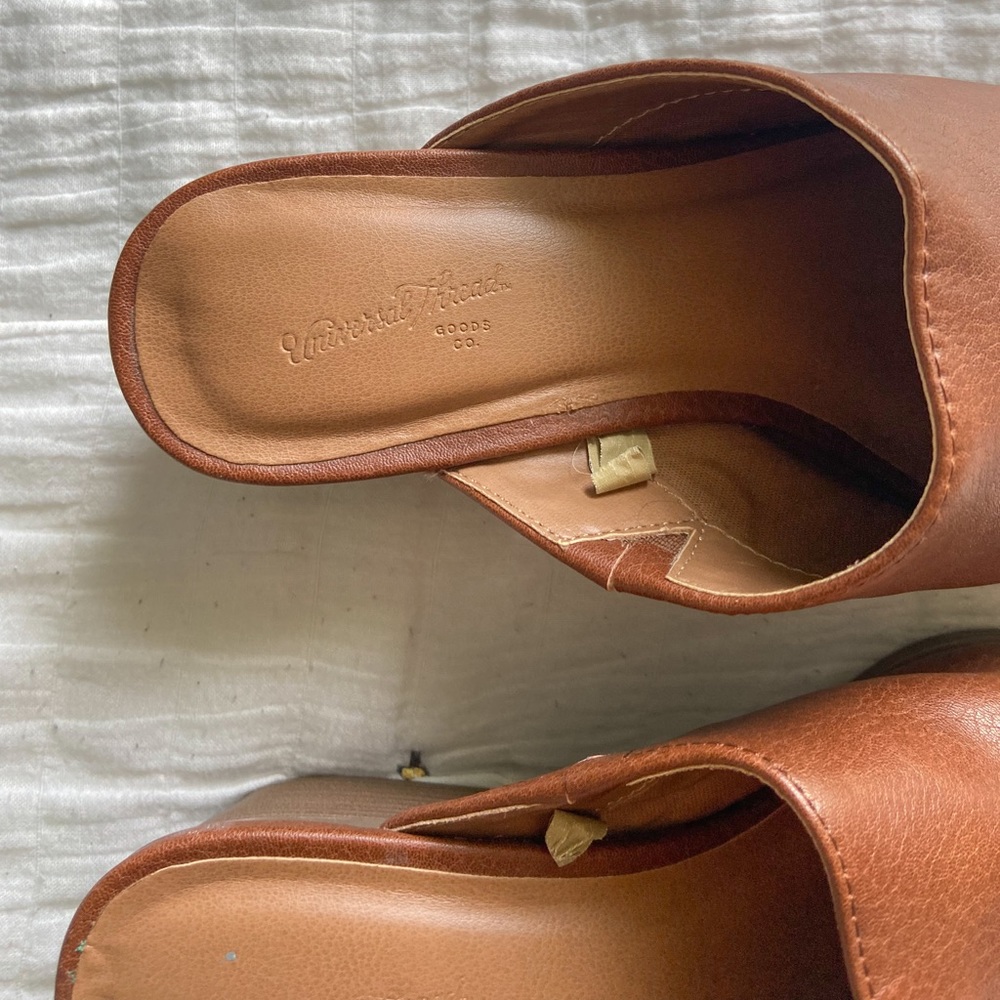 Universal Thread Women’s Shoes, Size Small with Heel - Picture 3 of 5